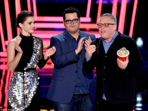 người đẹp và quái vật giành giải tại mtv movie tv awards 2017 hình 2 nguoi dep va quai vat gianh giai tai mtv movie tv awards 2017 hinh 2