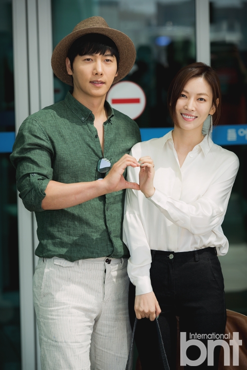 Lee Sang Woo - Kim So Yeon ngọt ngào tay trong tay lên đường đi chụp hình cưới
