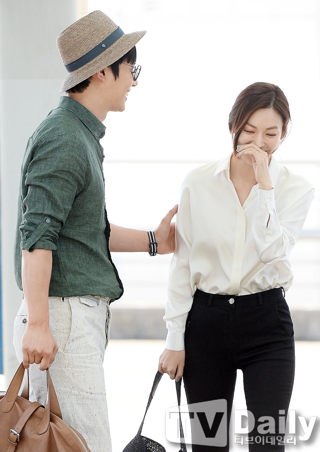 Lee Sang Woo - Kim So Yeon ngọt ngào tay trong tay lên đường đi chụp hình cưới