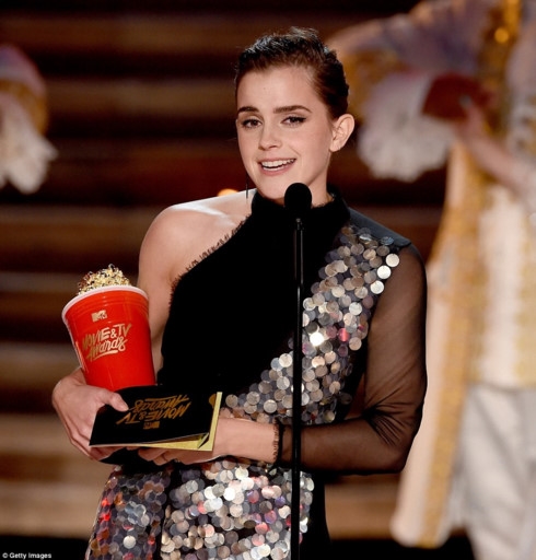 người đẹp và quái vật giành giải tại mtv movie tv awards 2017 hình 1 nguoi dep va quai vat gianh giai tai mtv movie tv awards 2017 hinh 1