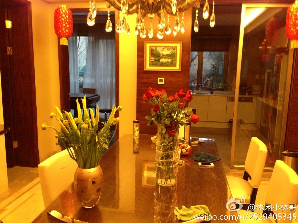 Khoe nhà do con gái mua, bố Dương Mịch 'tiện tay' khoe luôn con rể Lưu Khải Uy