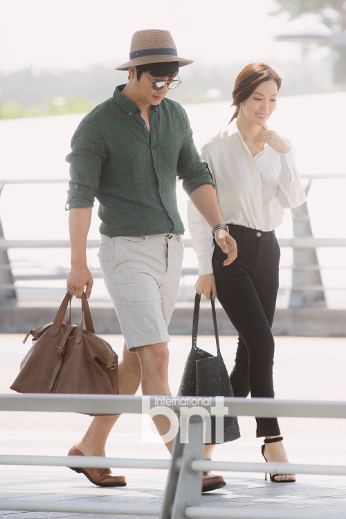 Lee Sang Woo - Kim So Yeon ngọt ngào tay trong tay lên đường đi chụp hình cưới