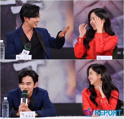 Yoo Seung Ho và Kim So Hyun hết lời khen ngợi nhau trong họp báo phim mới