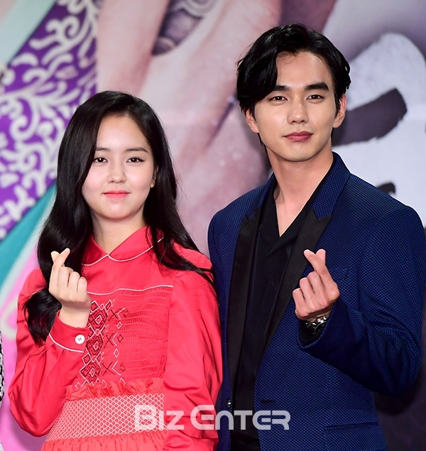 Yoo Seung Ho và Kim So Hyun hết lời khen ngợi nhau trong họp báo phim mới
