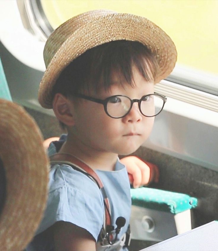 Bộ ba Dae Han - Min Guk - Man Se tặng quà bất ngờ cho bố Song Il Gook nhân ngày của cha mẹ