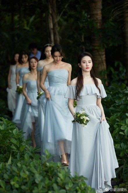 Ngắm loạt ảnh xinh ngất ngây của 'phù dâu đẹp nhất Cbiz' Lưu Diệc Phi
