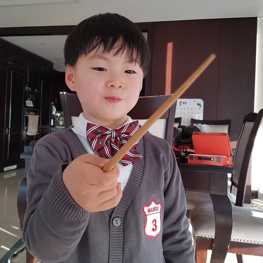 Bộ ba Dae Han - Min Guk - Man Se tặng quà bất ngờ cho bố Song Il Gook nhân ngày của cha mẹ