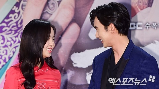 Yoo Seung Ho và Kim So Hyun hết lời khen ngợi nhau trong họp báo phim mới