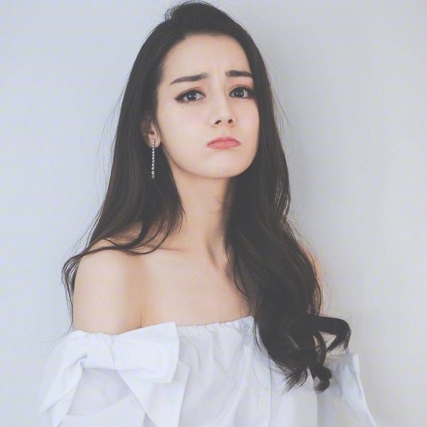 Fan dậy sóng vì ảnh 'thời nổi loạn' chưa từng hé lộ của Địch Lệ Nhiệt Ba