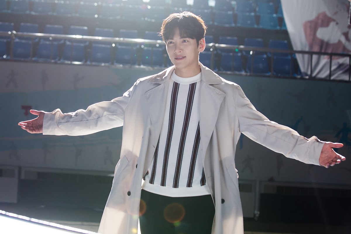 Ji Chang Wook tiết lộ kế hoạch nhập ngũ trong họp báo phim mới 'Suspicious Partner'