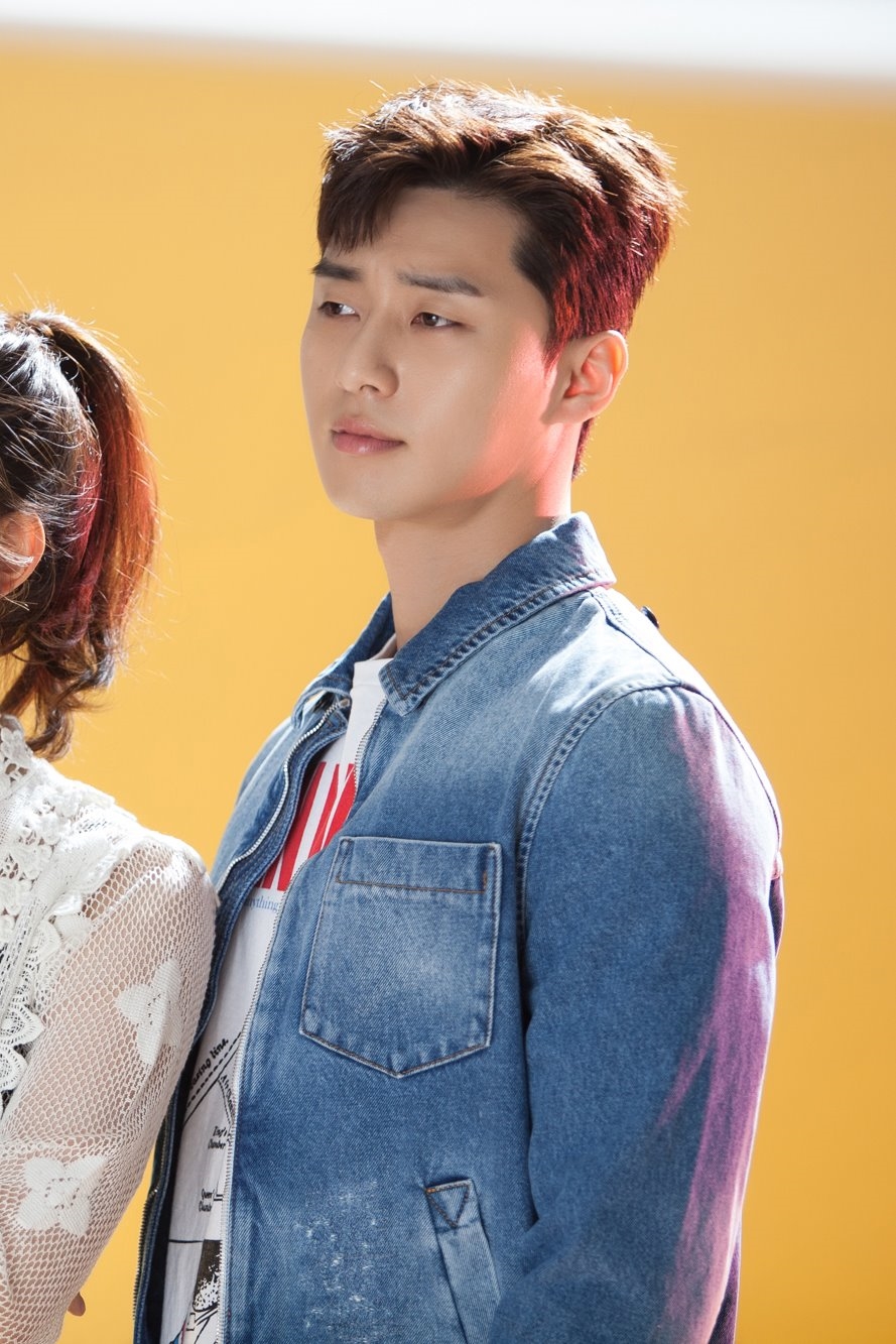 'Fight My Way' tung poster tràn đầy sức trẻ với cặp đôi Park Seo Joon - Kim Ji Won