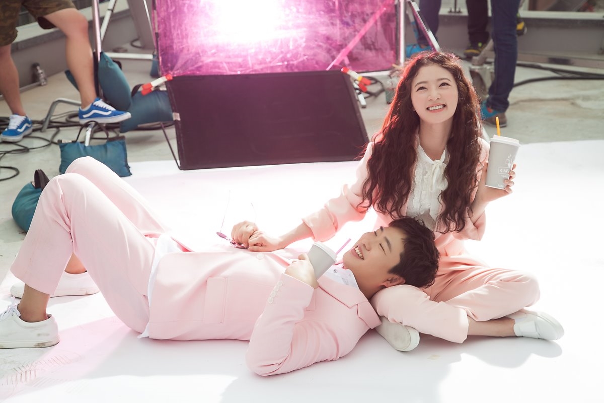 'Fight My Way' tung poster tràn đầy sức trẻ với cặp đôi Park Seo Joon - Kim Ji Won