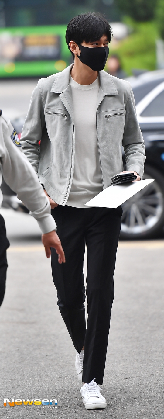 Lee Min Ho chính thức bắt đầu thời gian phục vụ quân sự vào sáng nay