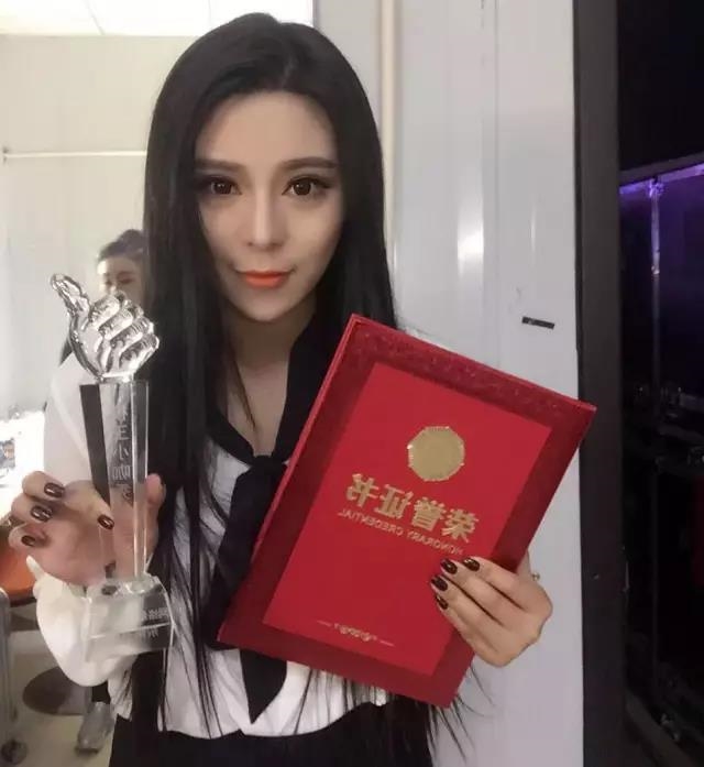 Tự nhận là bản sao Phạm Băng Băng, cô gái trẻ phẫu thuật 5 lần để giống thần tượng