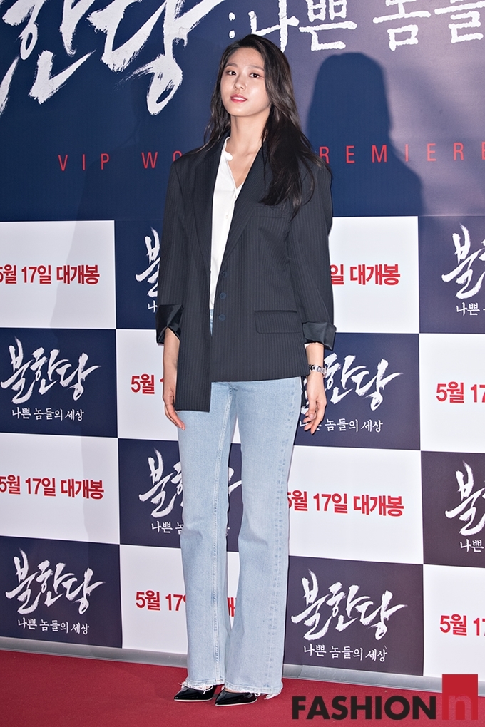 'Bạn gái Hyun Bin' Kang So Ra khoe chân dài thẳng tắp, đẹp lấn át dàn sao nữ