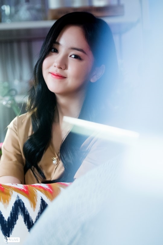 Kim So Hyun lại khiến khán giả chao đảo khi xuất hiện như thiên thần trong bộ hình mới