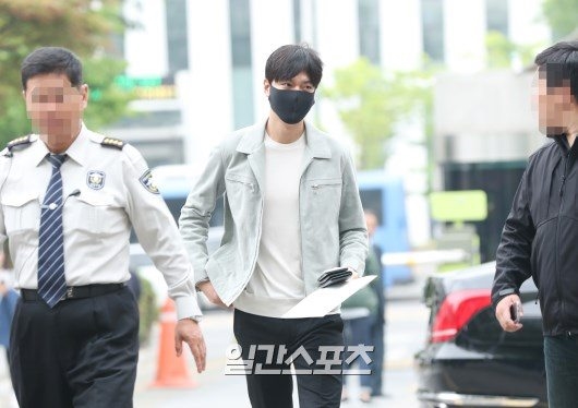 Lee Min Ho chính thức bắt đầu thời gian phục vụ quân sự vào sáng nay