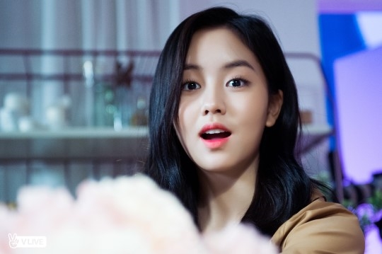 Kim So Hyun lại khiến khán giả chao đảo khi xuất hiện như thiên thần trong bộ hình mới