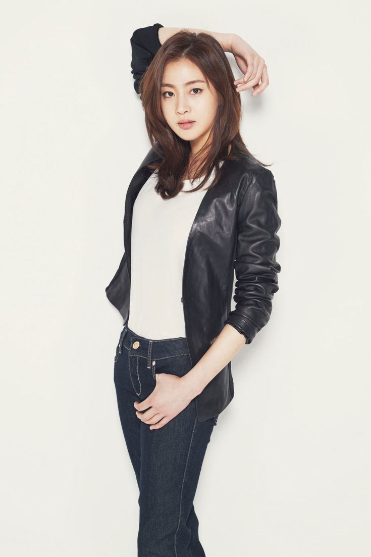 'Bạn gái Hyun Bin' Kang So Ra khoe chân dài thẳng tắp, đẹp lấn át dàn sao nữ