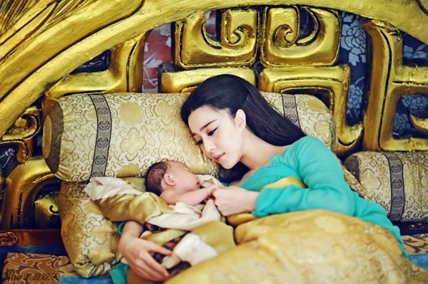 6 mẹ kế đẹp lộng lẫy được khán giả yêu thích trên màn ảnh