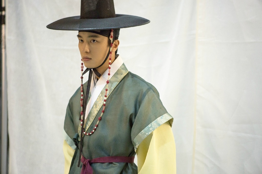 Park Min Young đẹp nao lòng khi khoác lên mình bộ Hanbok trong “Seven Day Queen”