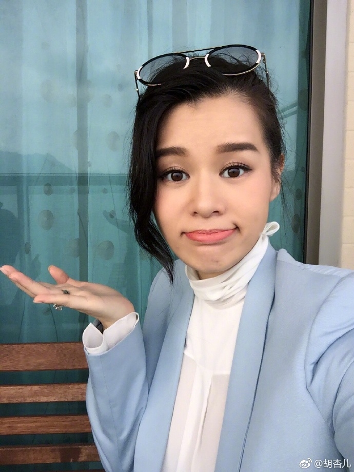Cựu hoa đán TVB Hồ Hạnh Nhi hạnh phúc khoe bụng bầu nhân Ngày của mẹ