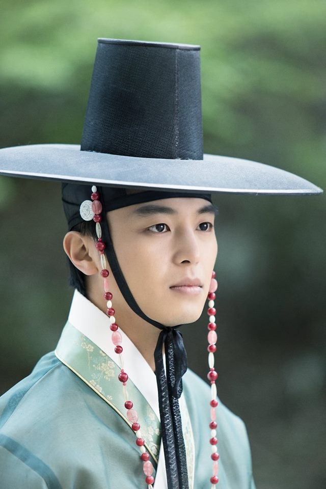 Park Min Young đẹp nao lòng khi khoác lên mình bộ Hanbok trong “Seven Day Queen”