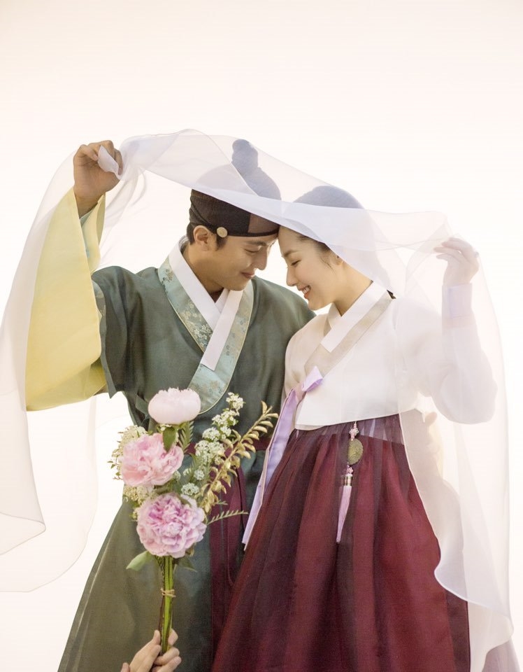 Park Min Young đẹp nao lòng khi khoác lên mình bộ Hanbok trong “Seven Day Queen”