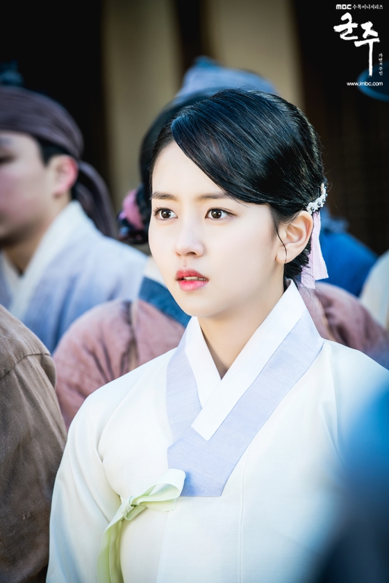 'Ruler: Master of the Mask' và 'Love In The Moonlight' tưởng không giống nhau mà lại giống nhau không tưởng