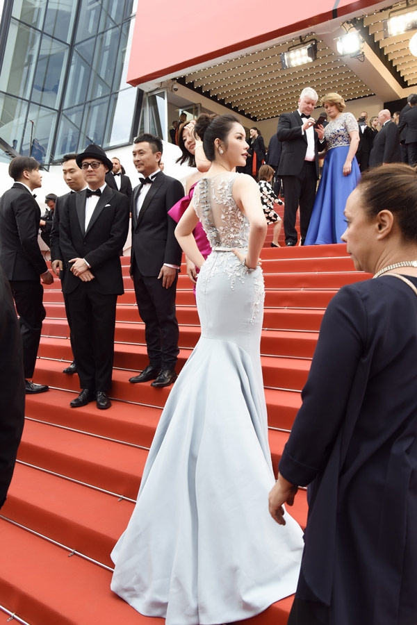 Đã từ rất nhiều năm nay trên thảm đỏ LHP Cannes, dòng váy Haute Couture của Georges Hobeika được Lý Nhã Kỳ lựa chọn như là một trong những thương hiệu ruột cho mỗi lần xuất hiện lộng lẫy của cô.