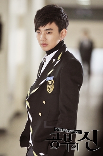 'Thế tử Lee Sun' Yoo Seung Ho càng biết nhiều lại càng yêu