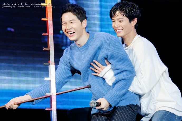 Song Joong Ki và Park Bo Gum khiến fan phát cuồng vì độ thân thiết tuyệt đối