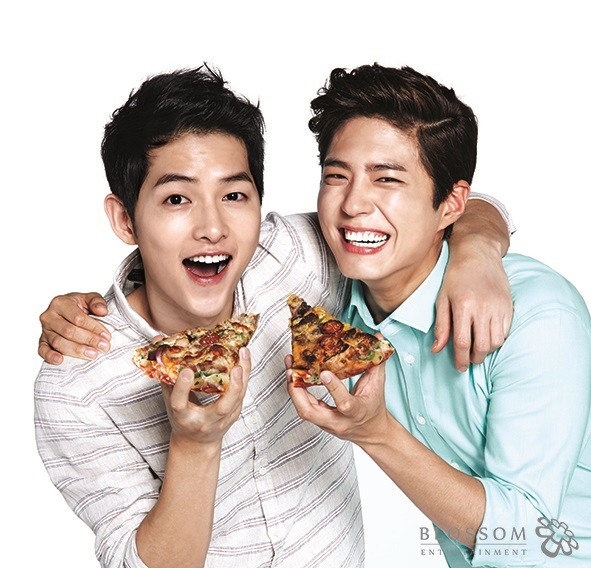 Song Joong Ki và Park Bo Gum khiến fan phát cuồng vì độ thân thiết tuyệt đối