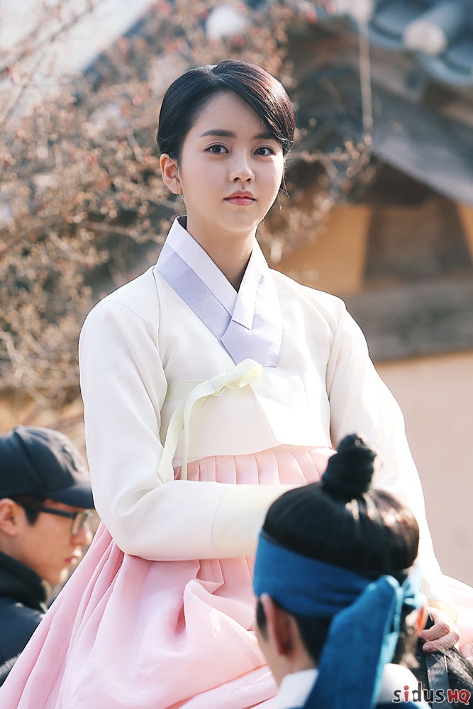 Ngắm loạt hình chứng tỏ Kim So Hyun chính là Nữ thần Hanbok 9x của Hàn