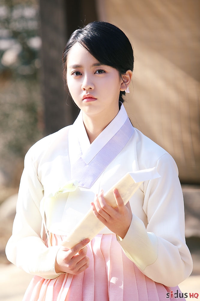 Ngắm loạt hình chứng tỏ Kim So Hyun chính là Nữ thần Hanbok 9x của Hàn