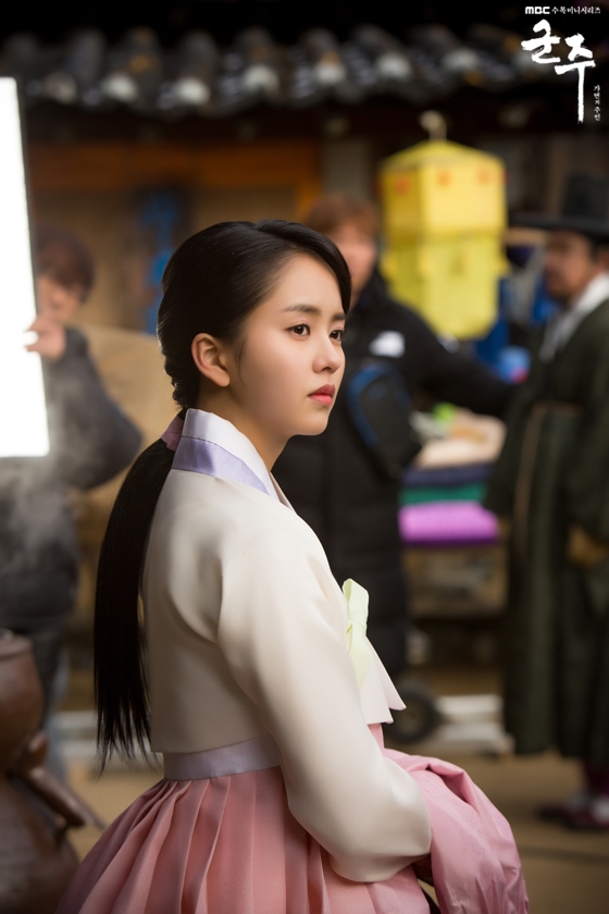 Ngắm loạt hình chứng tỏ Kim So Hyun chính là Nữ thần Hanbok 9x của Hàn