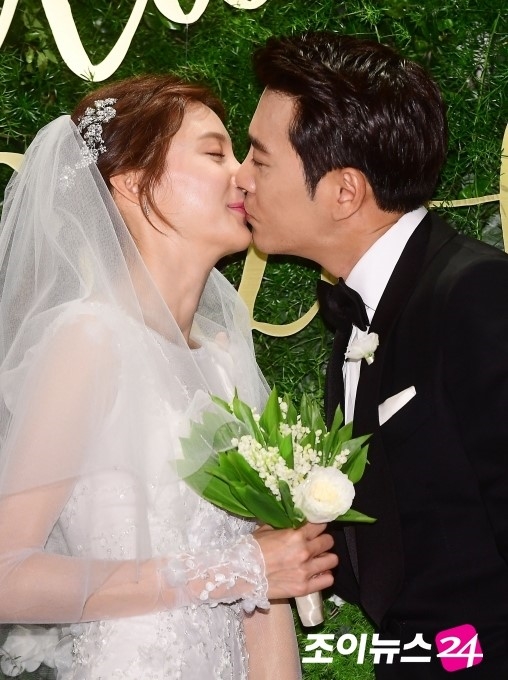 Joo Sang Wook - Cha Ye Ryun ngọt ngào, hạnh phúc trong họp báo đám cưới