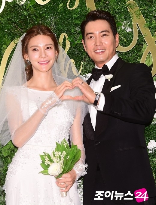 Joo Sang Wook - Cha Ye Ryun ngọt ngào, hạnh phúc trong họp báo đám cưới
