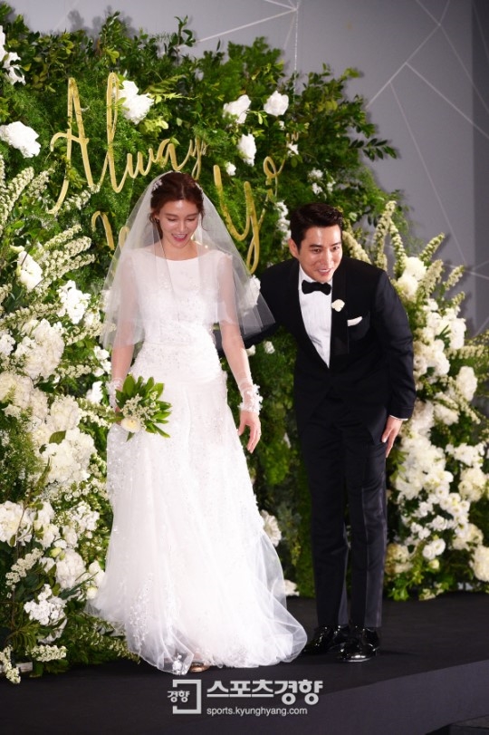 Joo Sang Wook - Cha Ye Ryun ngọt ngào, hạnh phúc trong họp báo đám cưới