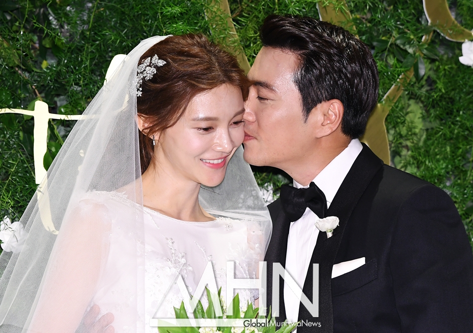 Joo Sang Wook - Cha Ye Ryun ngọt ngào, hạnh phúc trong họp báo đám cưới
