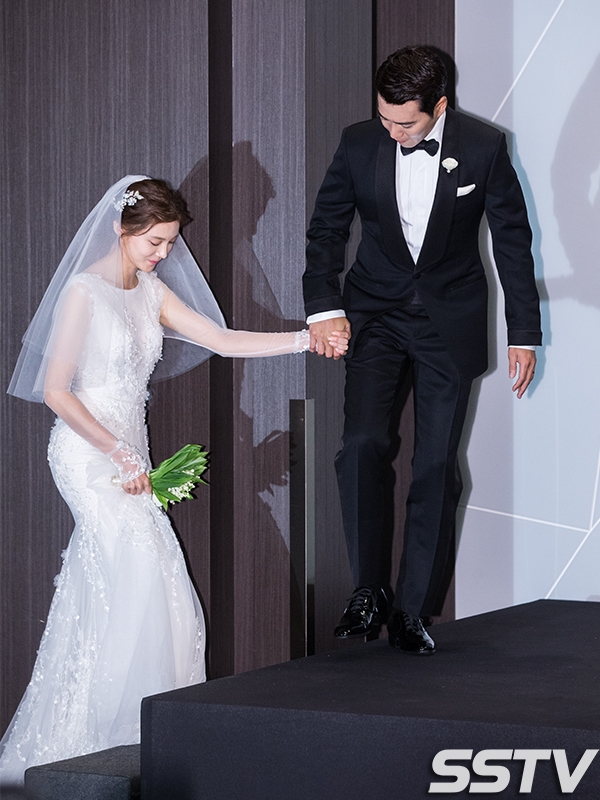 Joo Sang Wook - Cha Ye Ryun ngọt ngào, hạnh phúc trong họp báo đám cưới