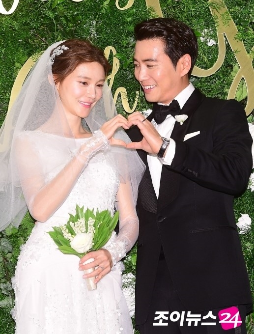 Joo Sang Wook - Cha Ye Ryun ngọt ngào, hạnh phúc trong họp báo đám cưới
