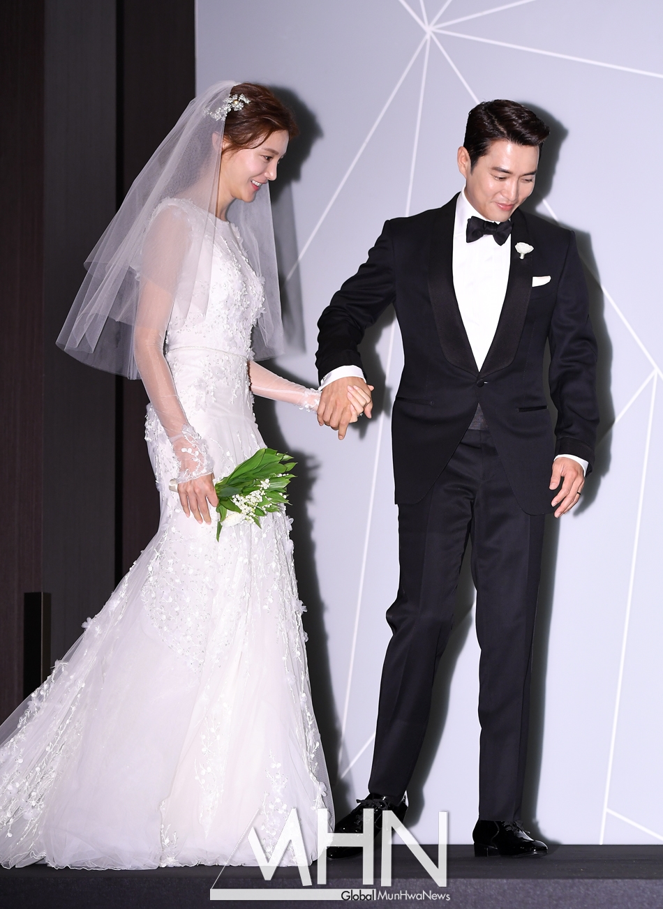 Joo Sang Wook - Cha Ye Ryun ngọt ngào, hạnh phúc trong họp báo đám cưới