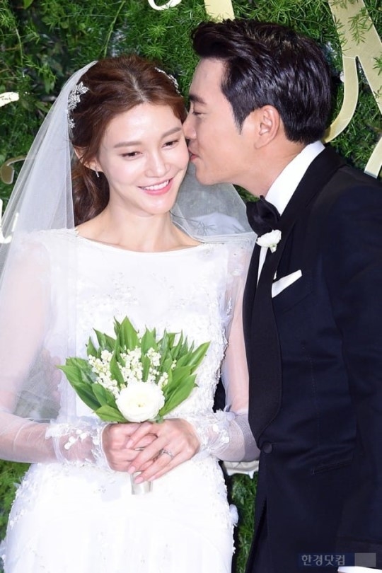 Joo Sang Wook - Cha Ye Ryun ngọt ngào, hạnh phúc trong họp báo đám cưới