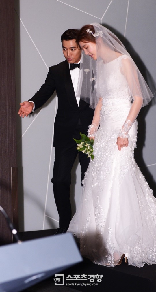 Joo Sang Wook - Cha Ye Ryun ngọt ngào, hạnh phúc trong họp báo đám cưới
