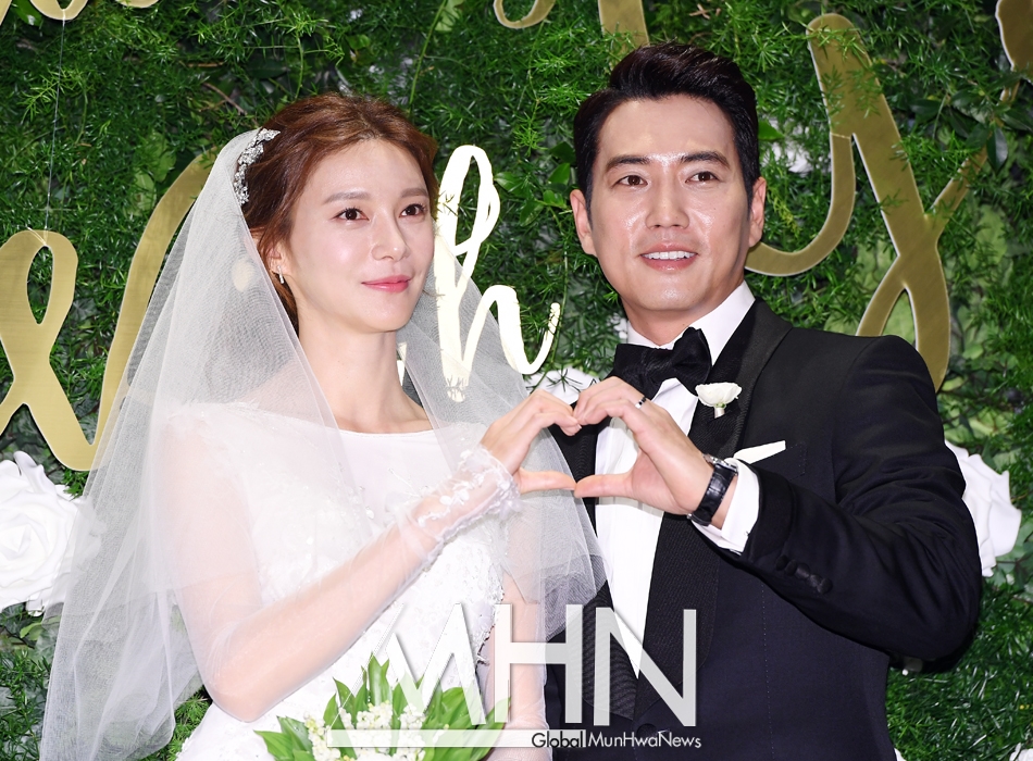Joo Sang Wook - Cha Ye Ryun ngọt ngào, hạnh phúc trong họp báo đám cưới