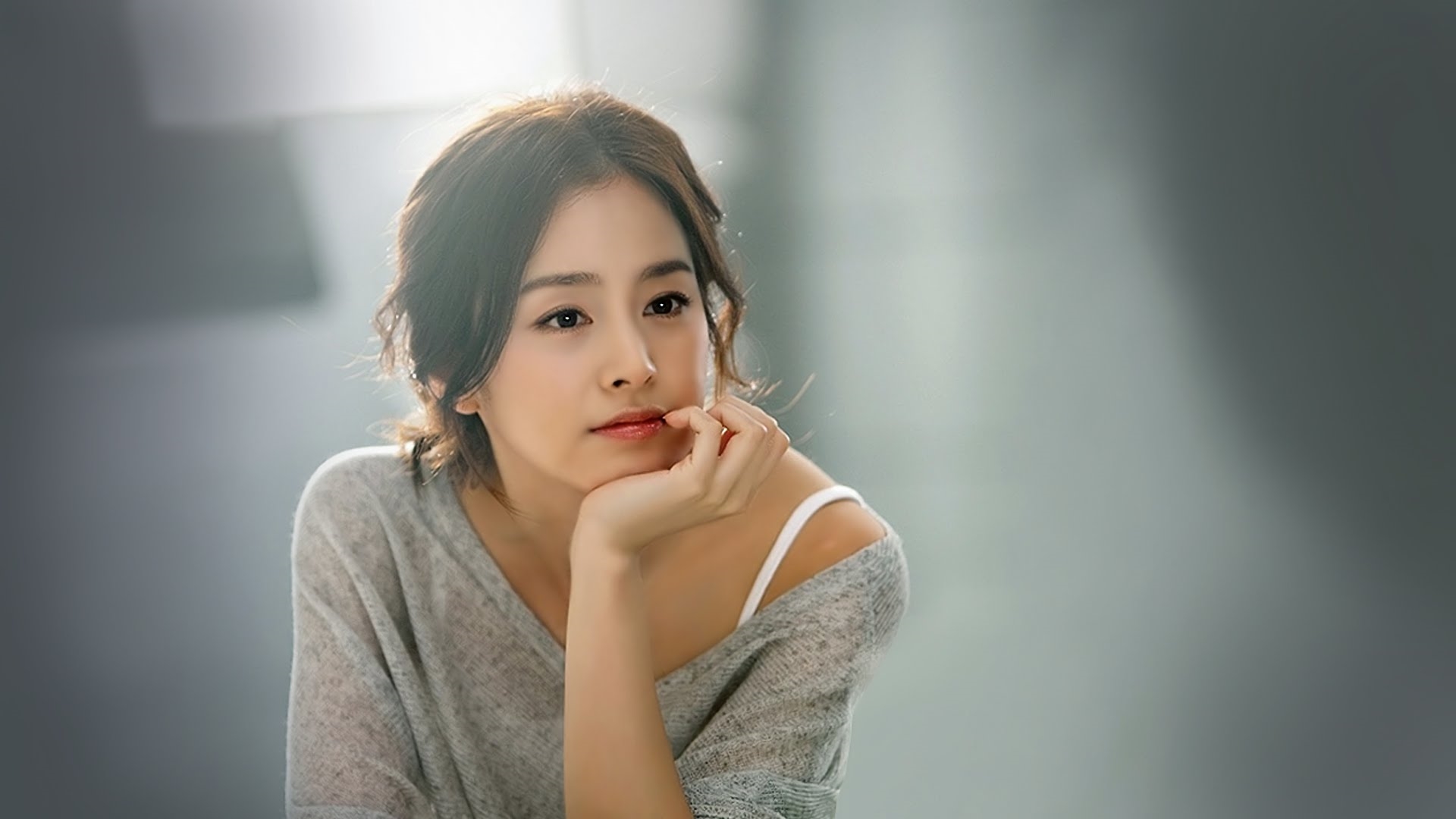 Dù đang mang thai Kim Tae Hee vẫn chăm chỉ làm việc