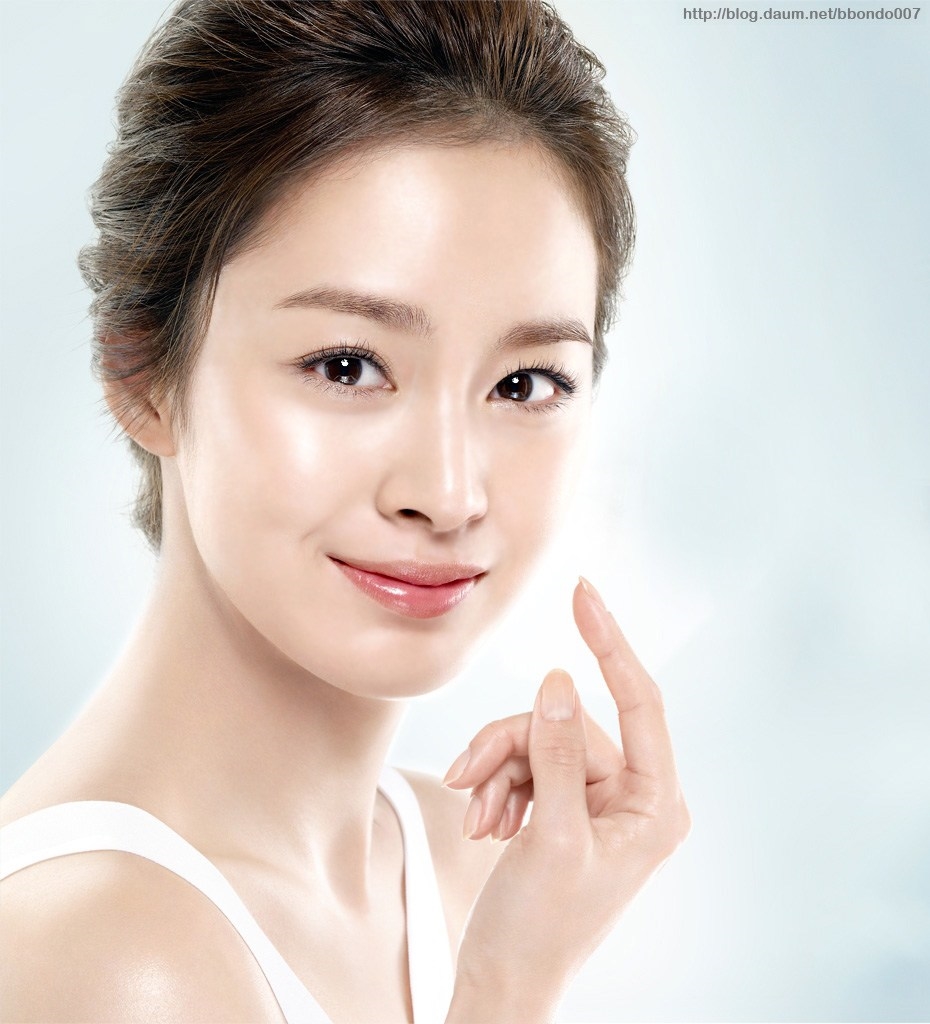 Dù đang mang thai Kim Tae Hee vẫn chăm chỉ làm việc