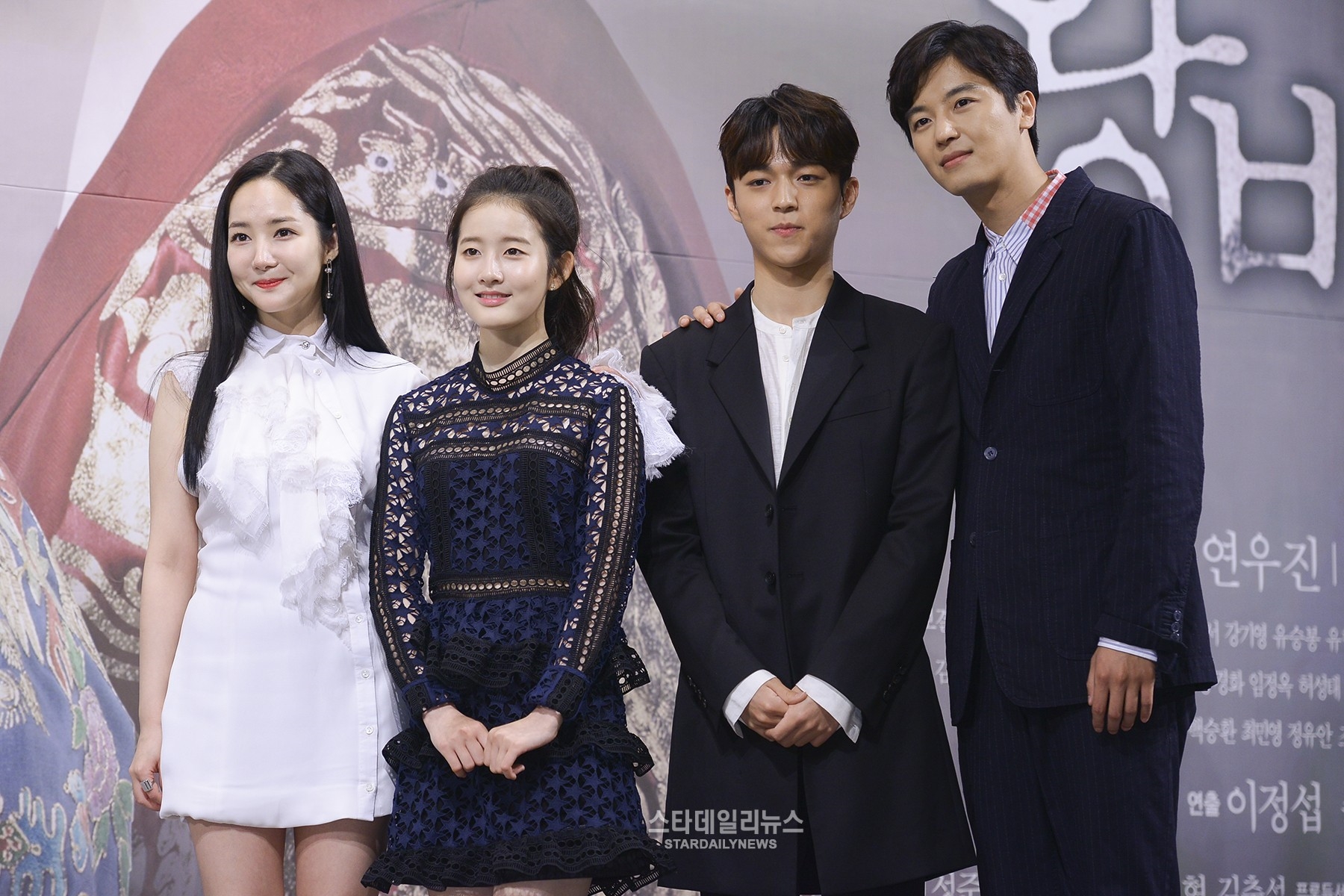 Park Min Young cực xinh đẹp dịu dàng ngọt ngào bên hai bạn diễn nam trong họp báo 'Seven Days Queen'