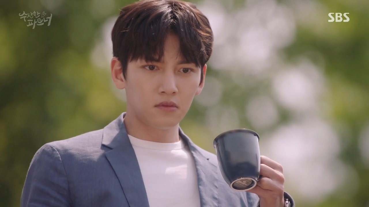 'Suspicious Partner' Chuyện tình luật sư bắt đầu bằng một nụ hôn nồng nàn ấm áp